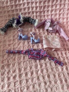 Rainbow High -  Doll Clothing; Silver, purple, white